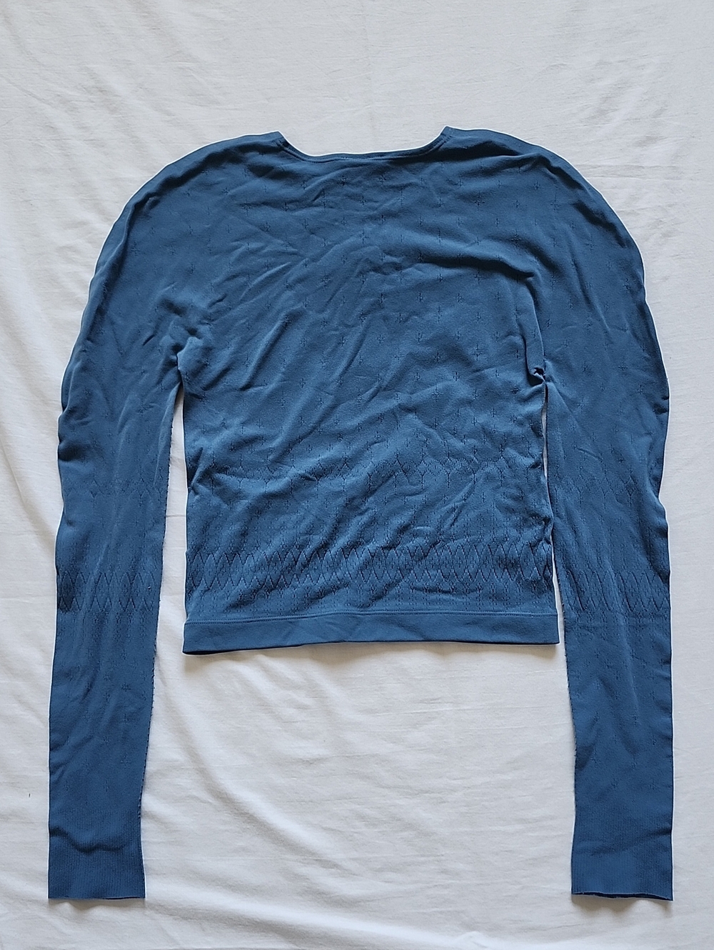 Fabletics Slate Blue Seamless Long Sleeve Crop Workout Top Thumbholes Size S NWT - Picture 5 of 8